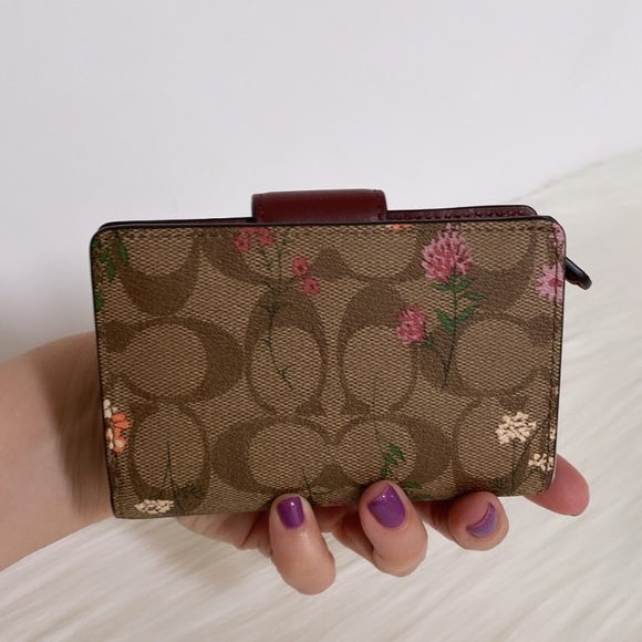 New💃Coach Medium Corner Zip Wallet In Signature Canvas With Wildflower Print - Picture 2 of 6